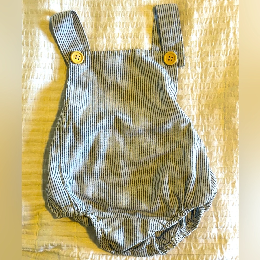 Bodysuit romper in classic black and white stripes – ChubbyBubbyBear